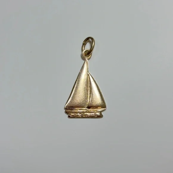 10k Vintage Gold Sailboat Charm / Pendant - Picture 2 of 4